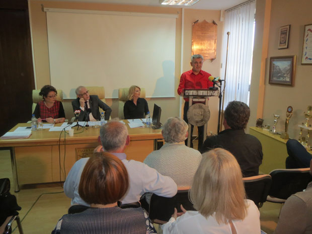 Напредњаци били уздржани